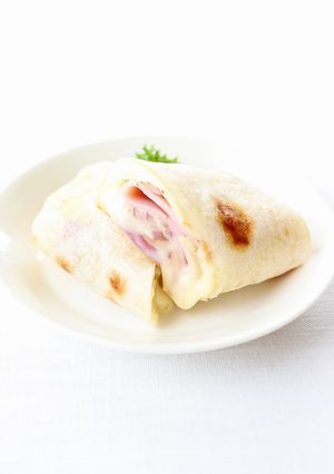 手作りは美味しい【ハム&チーズブリトー】-レシピのメイン写真