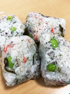 枝豆とカニカマの栄養おにぎり-レシピのメイン写真