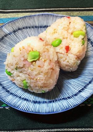 ♡1番好きな♡梅干しと枝豆のおむすび♡-レシピのメイン写真