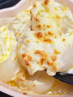 丸ごと新玉ねぎスープのチーズのせ-レシピのメイン写真