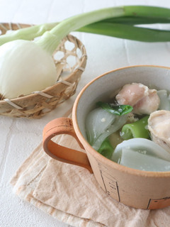 旨味たっぷり!新玉ねぎと鶏もものスープ-レシピのメイン写真
