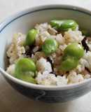 レンジ蒸しそら豆を混ぜる！そら豆ごはん