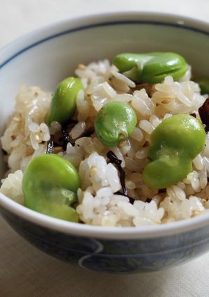 レンジ蒸しそら豆を混ぜる!そら豆ごはん-レシピのメイン写真