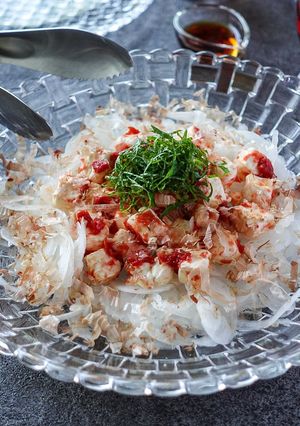 新玉ねぎとクリームチーズの梅鰹サラダ-レシピのメイン写真