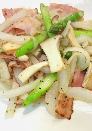 新玉ねぎとアスパラの簡単ベーコン炒め-レシピのメイン写真
