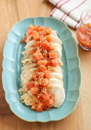 さっぱりヘルシー♫蒸し鶏の梅トマトだれ-レシピのメイン写真