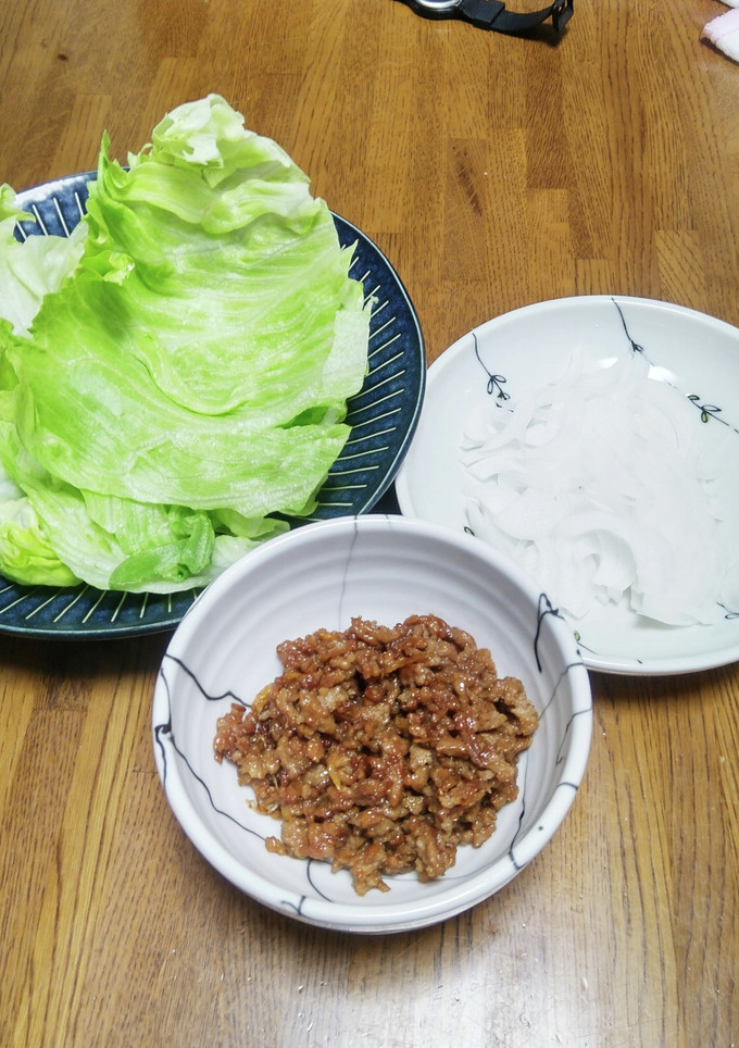 新タマネギと挽き肉のレタス包み-レシピのメイン写真