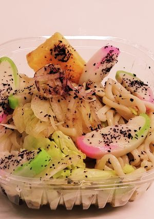 ぶっかけ玉子焼蒲鉾玉葱レタスゆかりうどん-レシピのメイン写真