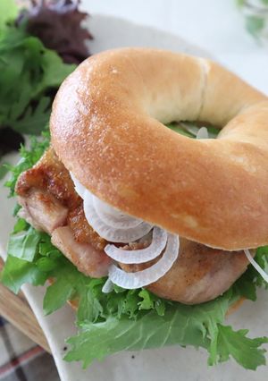 ワサビ菜とチキンのベーグルサンド-レシピのメイン写真