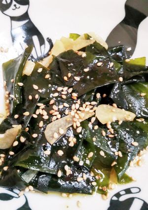 生わかめをニンニクと麺つゆ炒め♡旨し♪-レシピのメイン写真