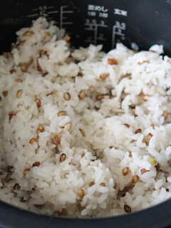 白米2合と紫もち麦大さじ2を炊飯器で炊く-レシピのメイン写真