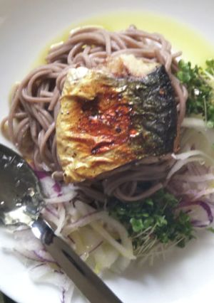 サバ蕎麦 スペイン産オリーブオイルがけ-レシピのメイン写真