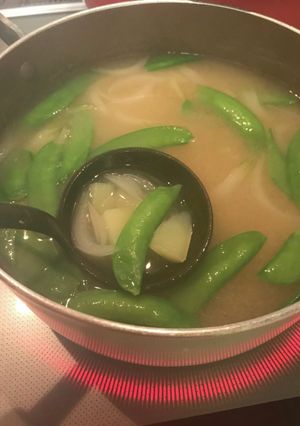 絹さやとじゃがいも　新玉ねぎの味噌汁-レシピのメイン写真