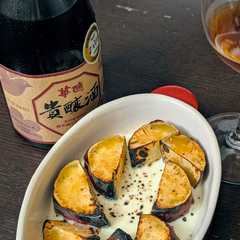 รูปของ 焼き芋のキャラメリゼ 生クリームソース