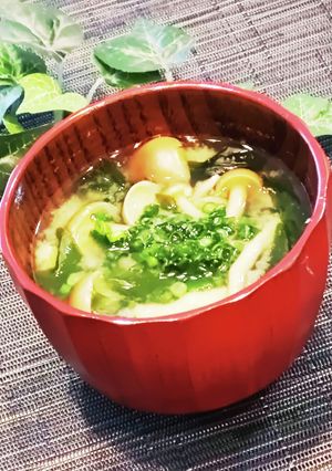 しめじとわかめのお味噌汁-レシピのメイン写真
