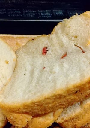 桜花入り食パン(ハトムギ粉入り)-レシピのメイン写真