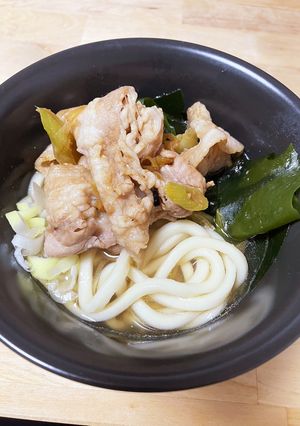 夜食にぴったり☆豚バラ甘煮の出汁おうどん-レシピのメイン写真