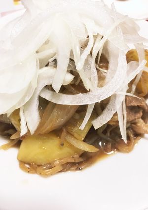 季節のトッピングで新鮮に。定番肉じゃが-レシピのメイン写真