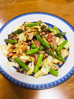 キャベツとアスパラ、ベーコンの塩昆布炒め-レシピのメイン写真