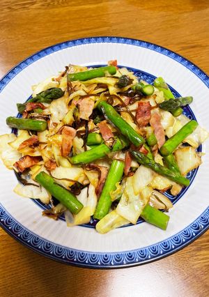 キャベツとアスパラ、ベーコンの塩昆布炒め-レシピのメイン写真