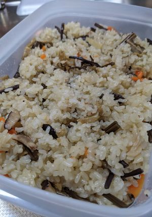 あご入りだしの山菜おこわ[蒸し器]-レシピのメイン写真