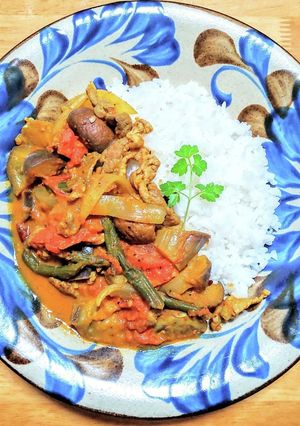 豚こま肉とトマトと茶マッシュのカレー-レシピのメイン写真