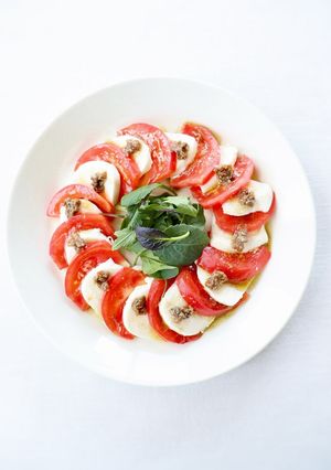 手軽な【アンチョビ＆モッツァレラトマト】-レシピのメイン写真