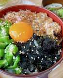 納豆オクラ丼とミニこぶうどん