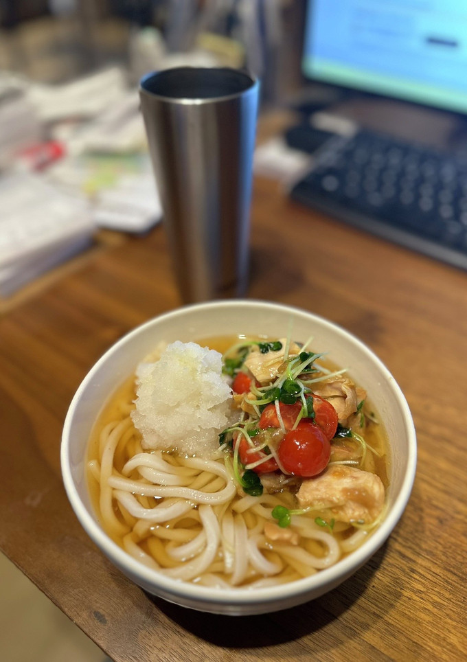 おろし冷しうどん　梅トマチキンを乗せて-レシピのメイン写真