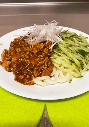 鶏胸ミンチ肉でジャージャーうどん♪-レシピのメイン写真