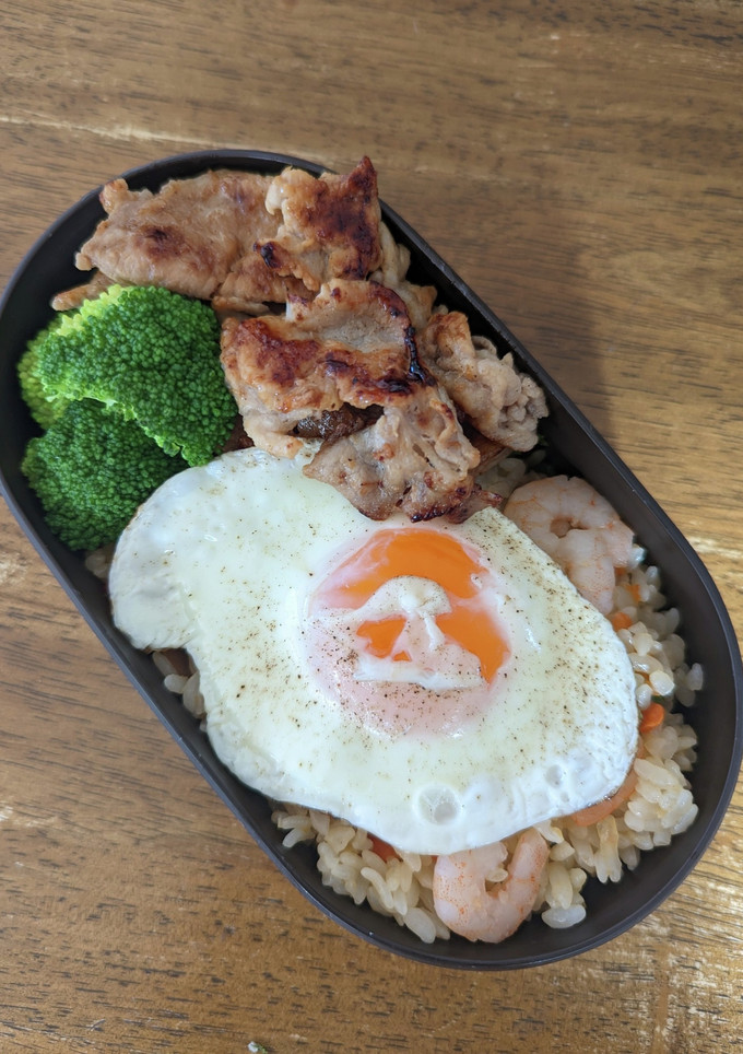 JK☆エビピラフ＆目玉焼き弁当♪-レシピのメイン写真