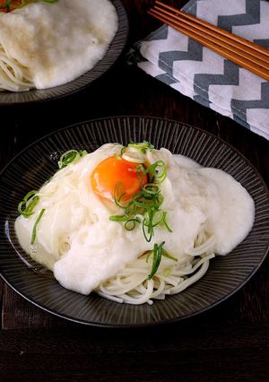 まるで和風カルボナーラ♪とろろそうめん-レシピのメイン写真
