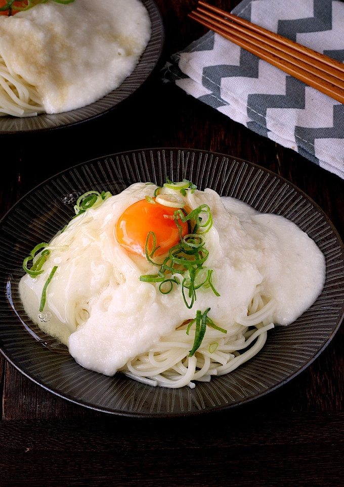 まるで和風カルボナーラ♪とろろそうめん-レシピのメイン写真