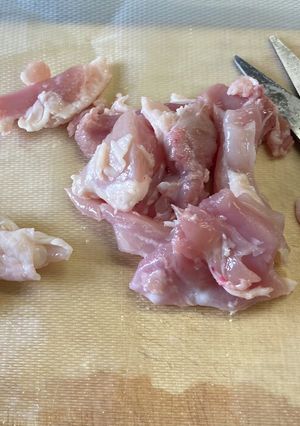 鶏肉はキッチンバサミで切るのが楽ちん-レシピのメイン写真