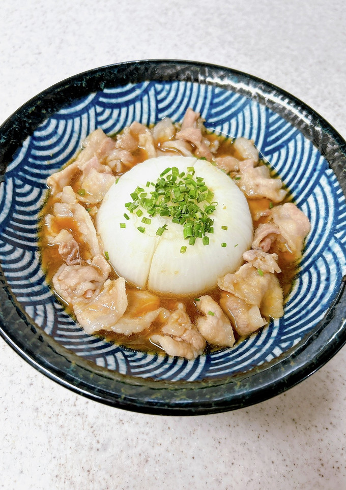 某豚丼風♪新玉ねぎの簡単レンジ蒸し-レシピのメイン写真