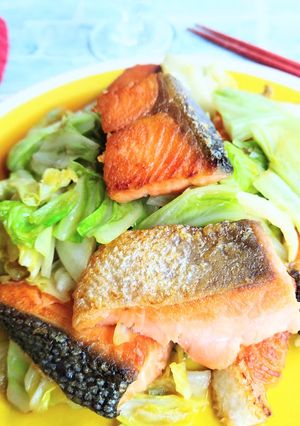絶品！塩鮭とキャベツのガリバタ醤油炒め-レシピのメイン写真