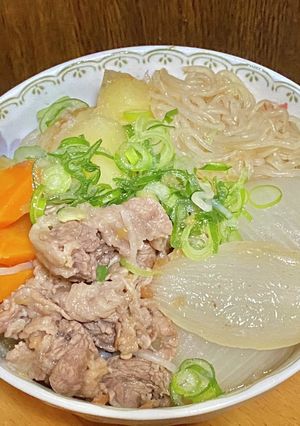 梅干でさっぱり・新玉と新じゃがで肉じゃが-レシピのメイン写真
