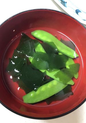 ☆お吸い物☆絹さや＆わかめ-レシピのメイン写真