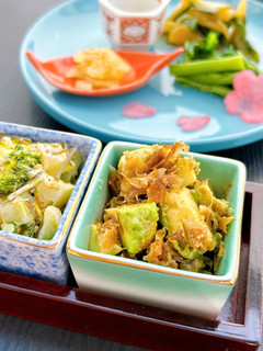 だしがら活用♪アボカドと鰹節のサラダ-レシピのメイン写真