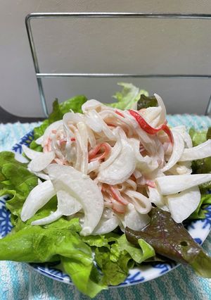 新玉ねぎ&カニカマサラダ　マヨ和風-レシピのメイン写真