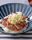 ゴマ油と葱がたまらな～い！豚タンの葱塩丼