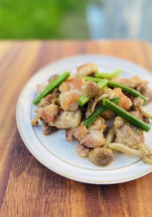 鶏肉とにんにく芽としめじの焼肉タレ炒め。-レシピのメイン写真
