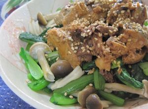 さばの味噌煮缶と葉野菜でお手軽おかず-レシピのメイン写真