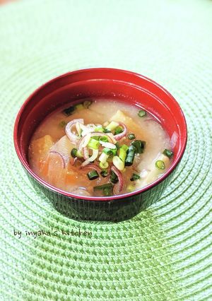 新たまねぎと油揚げのお味噌汁-レシピのメイン写真