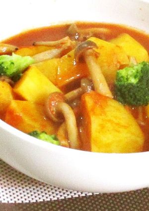 赤いトマトが魅力の肉じゃが-レシピのメイン写真
