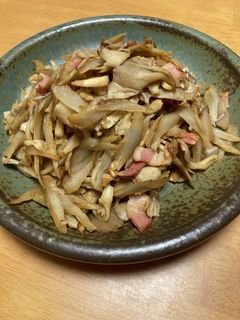 ☆舞茸と冷凍ごぼうとベーコンの炒め物-レシピのメイン写真