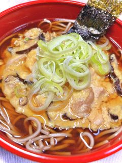 優しい出汁の鶏肉としいたけの卵とじそば-レシピのメイン写真