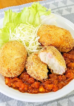 長芋のベーコンコロッケとトマトソース-レシピのメイン写真