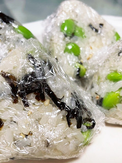 【簡単】えだまめと塩昆布のおにぎり-レシピのメイン写真