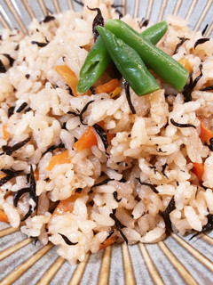 ひじきの炊込みご飯(冷凍・おにぎりOK)-レシピのメイン写真